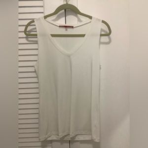 Sleeveless vneck tee/tunic